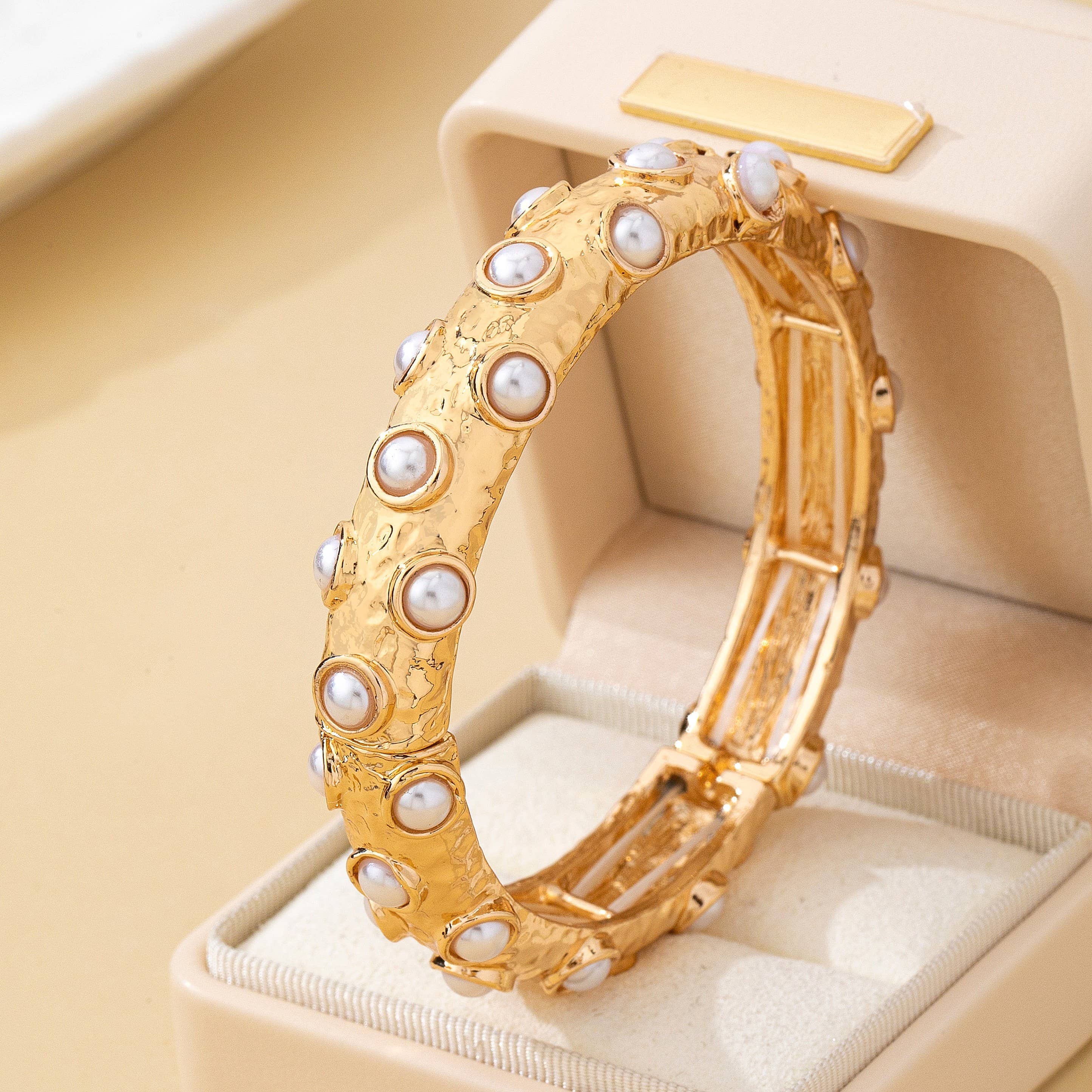 Vintage Gold Quilted Pearl Bangle – Antique Style Stretch Bracelet