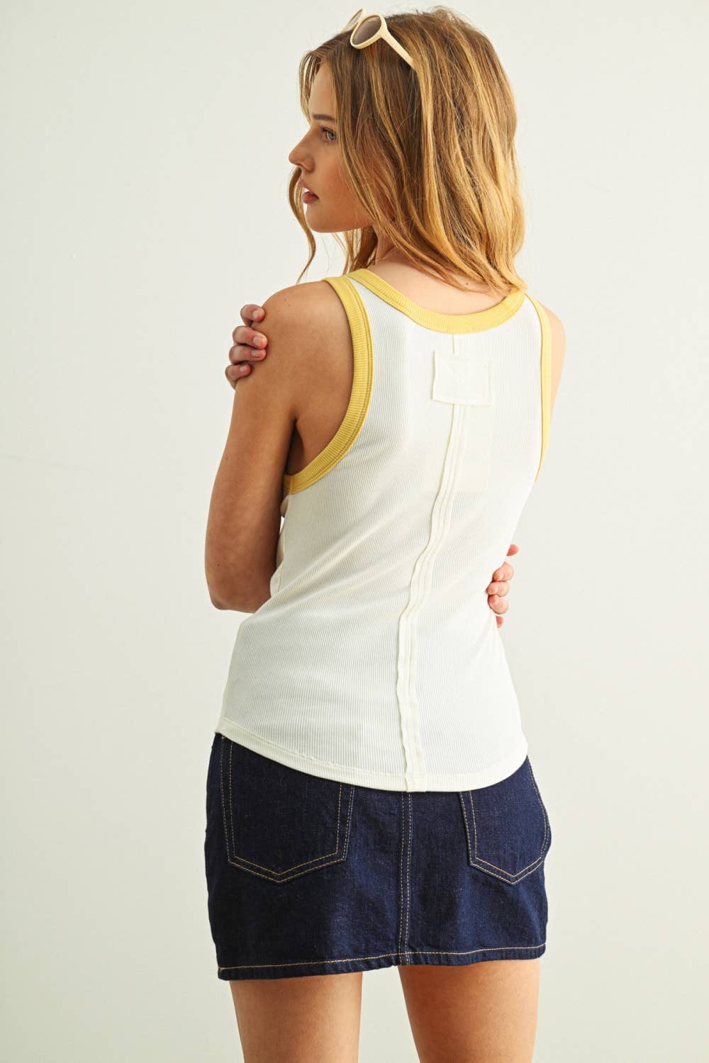 ET6396 COLOR CONTRASTED TANK TOP: BUTTER / S