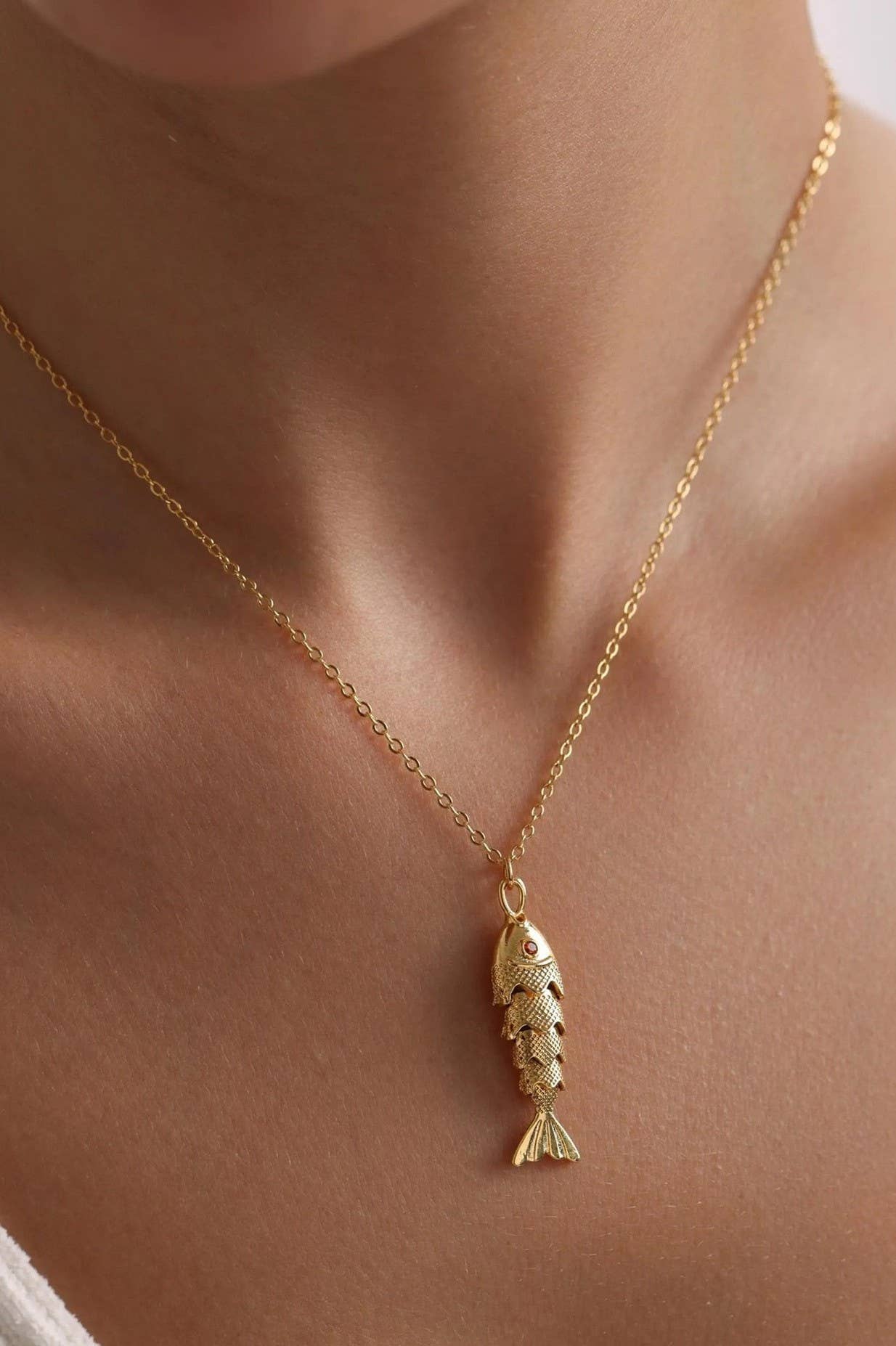 18K STAINLESS STEEL TARNISH FREE FISH NECKLACE | 40NK9536: GOLD