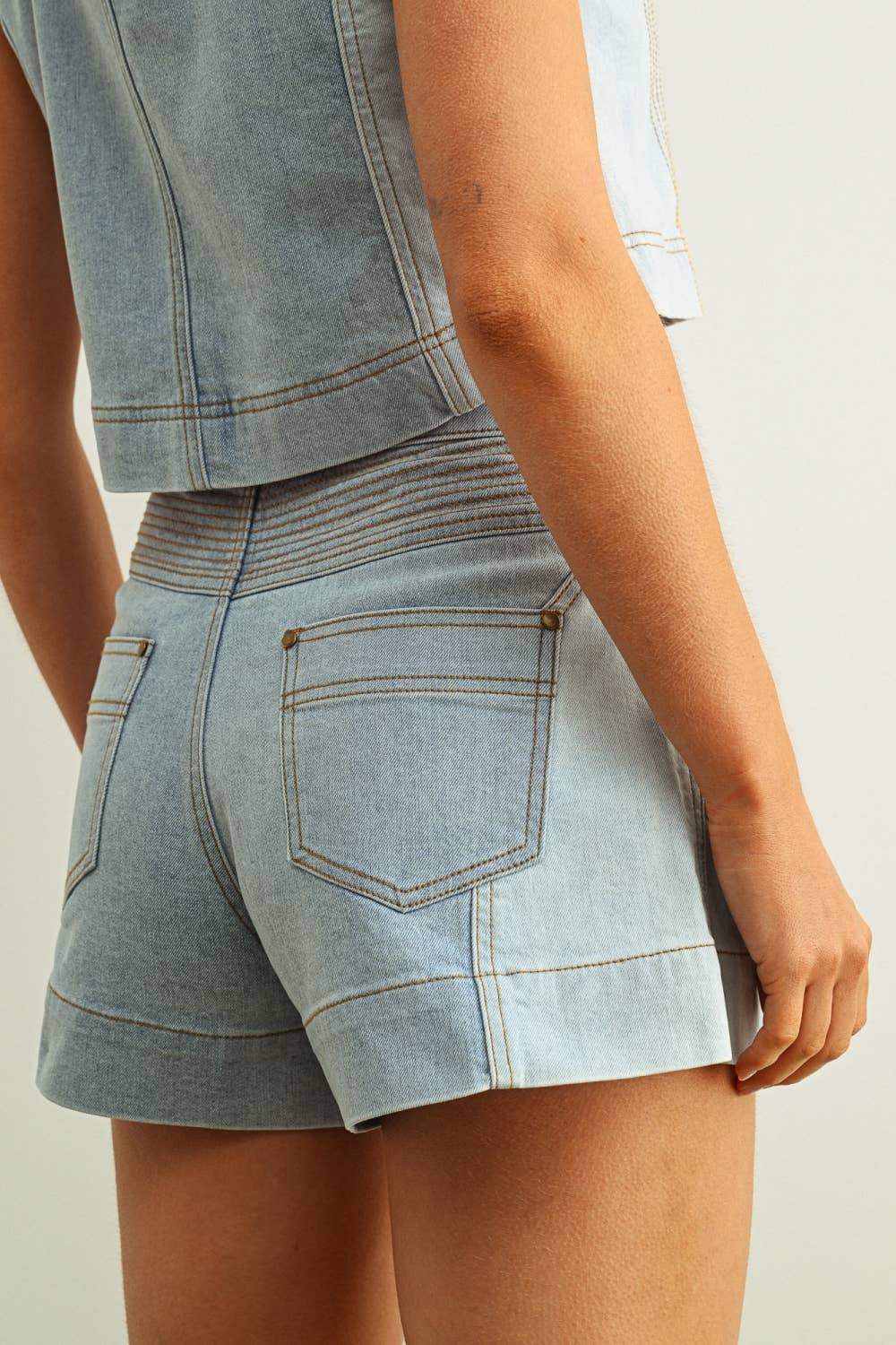 P5887ST DENIM COLOR BLOCKED SHORTS: MIX DENIM / S