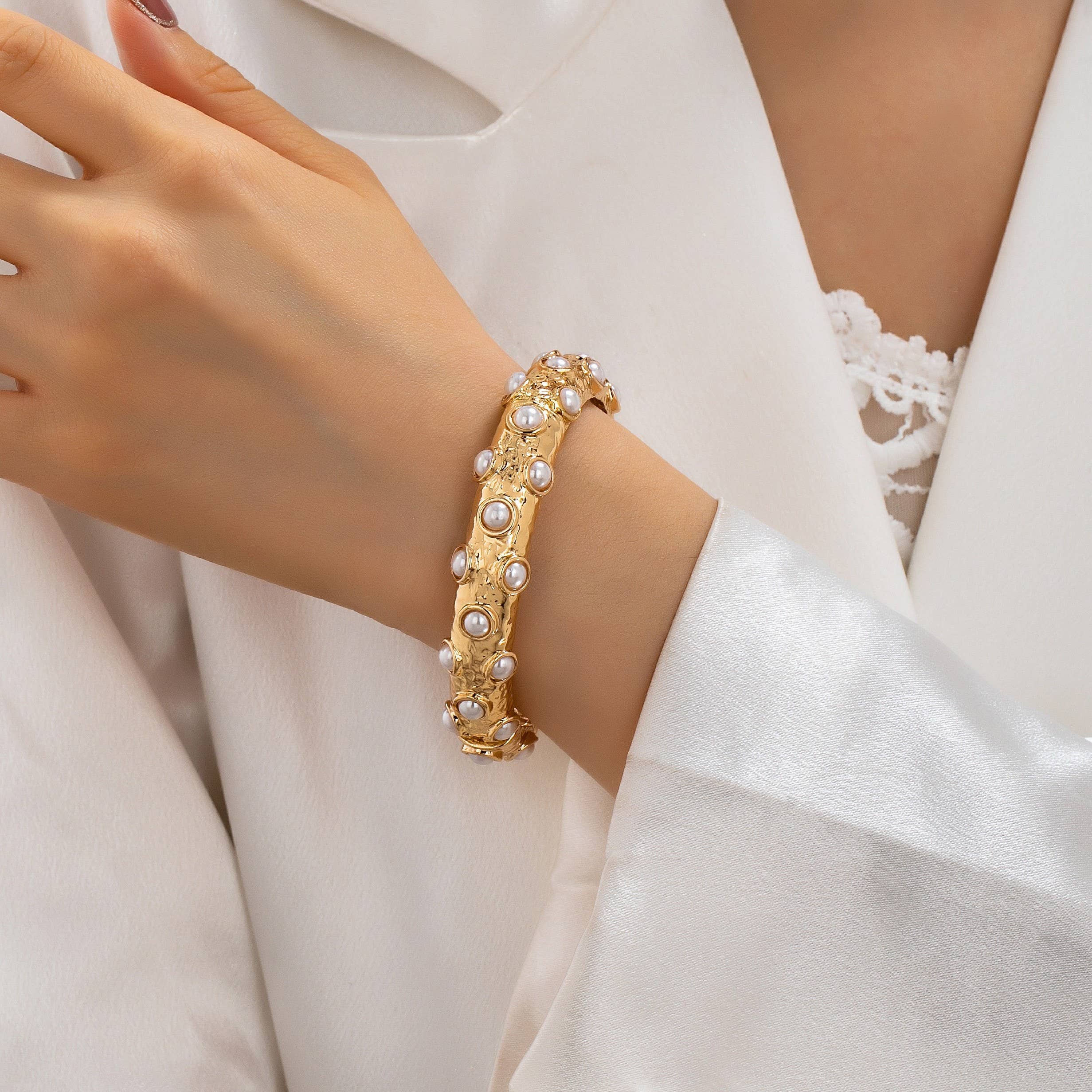Vintage Gold Quilted Pearl Bangle – Antique Style Stretch Bracelet